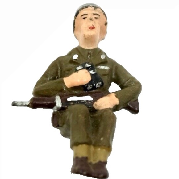 VINTAGE ARNOLD HAUSER MILITARY FIGURE TOY SOLDIER SEATED w/RIFLE & BINOCULARS - Picture 2 of 3